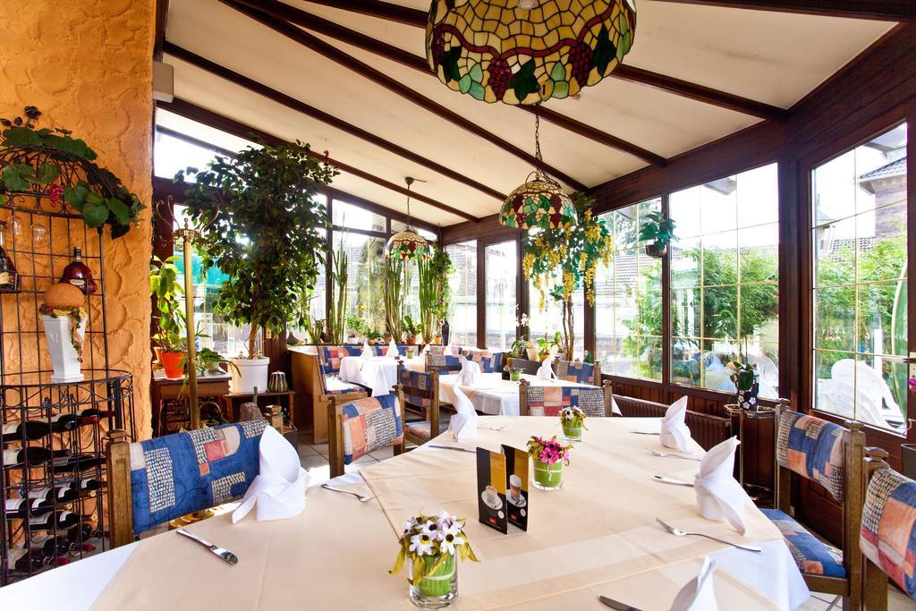 Zur Kastanie Hotel Mülheim an der Ruhr Kültér fotó